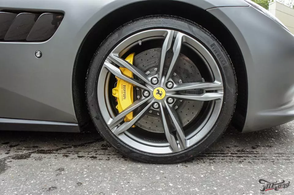 Ferrari GTC4Lusso. Окрас суппортов в желтый с изготовлением логотипов!
